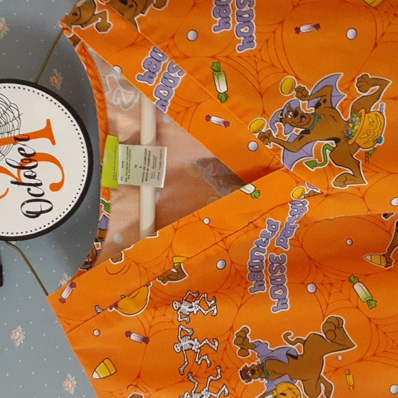 Scrub top - Picture 2 of 7